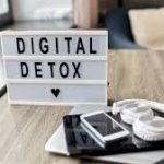 Digital Detox 2.0: Seni Hidup Tenang di Era AI yang Membuat Kita Makin Tidak Tenang