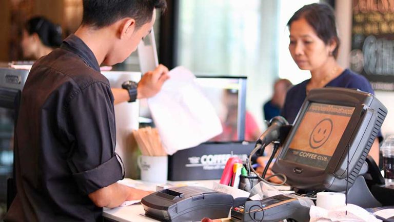 Dari Coffee Shop ke 'Third Office': Tempatnya Profesi Aneh 2025 Seperti AI Trainer & Virtual Landscaper Kerja Bareng