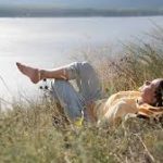 Tren 'Slow Living' Makin Digandrungi April 2026, Anak Muda Pilih Berkebun dan Memasak daripada Nongkrong di Kafe Kekinian